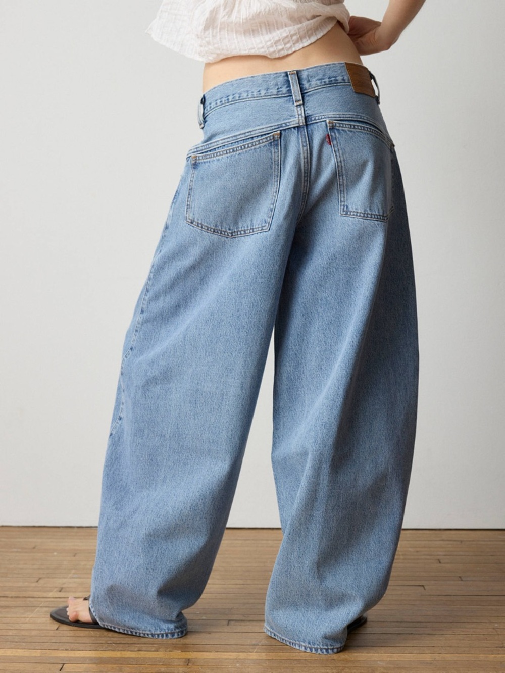 Levi’s Super Baggy Barrel Jean - Picture 4 of 4